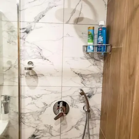 A10 Gardens بوروفتس