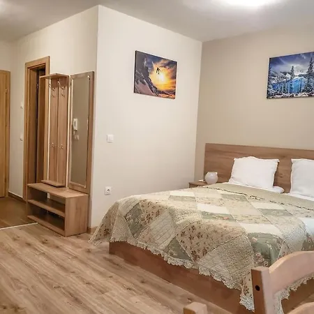 Апартамент A10 Gardens *